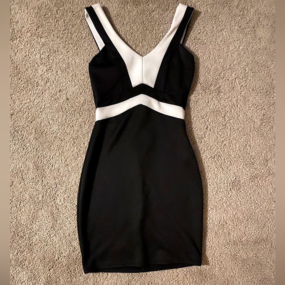 V-Neck Body Con mini dress